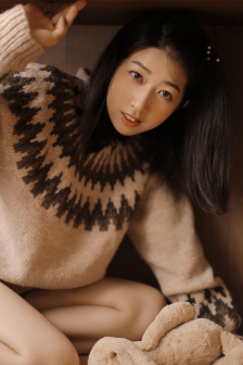 美女和帅哥强吻
